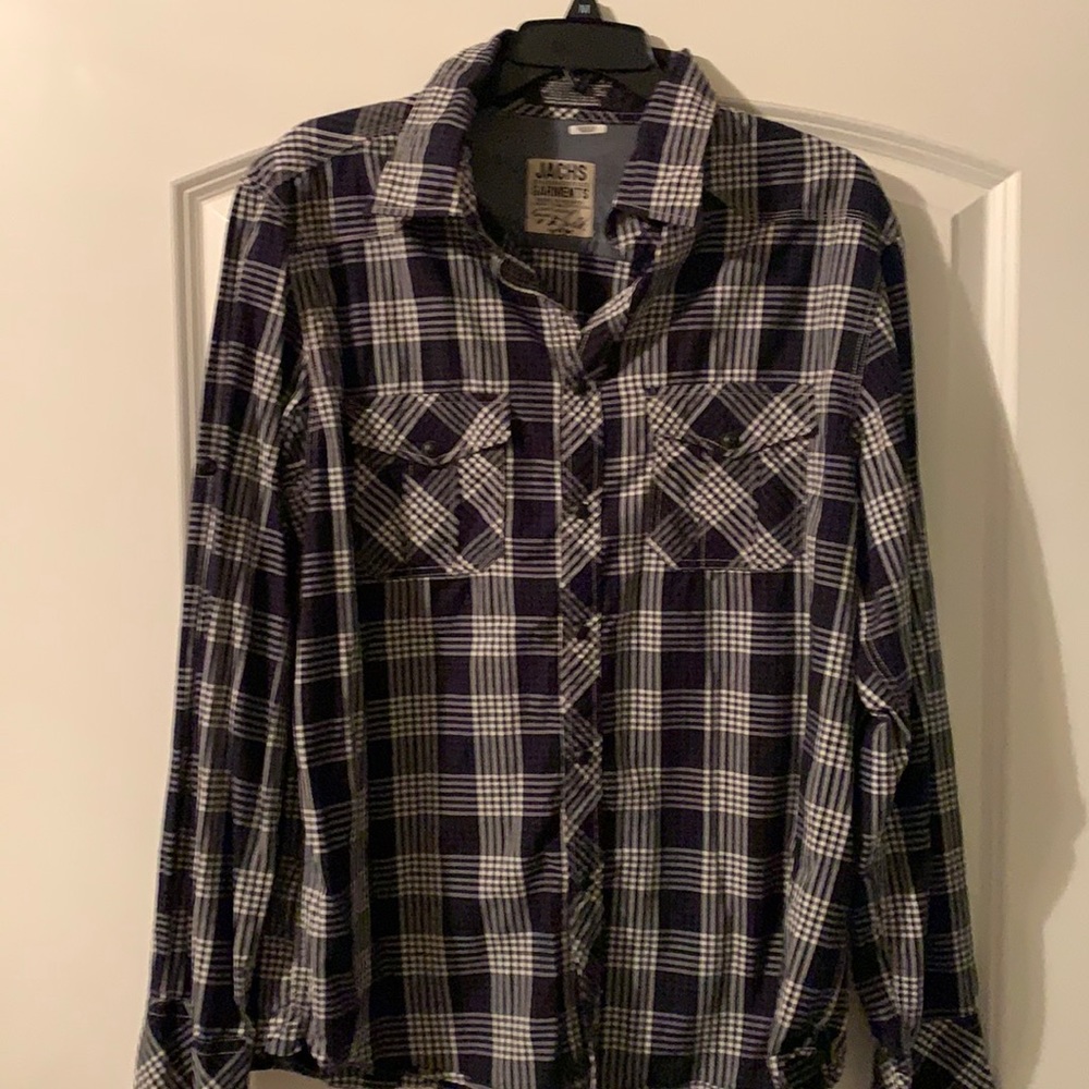 Long sleeve plaid button down men’s shirt